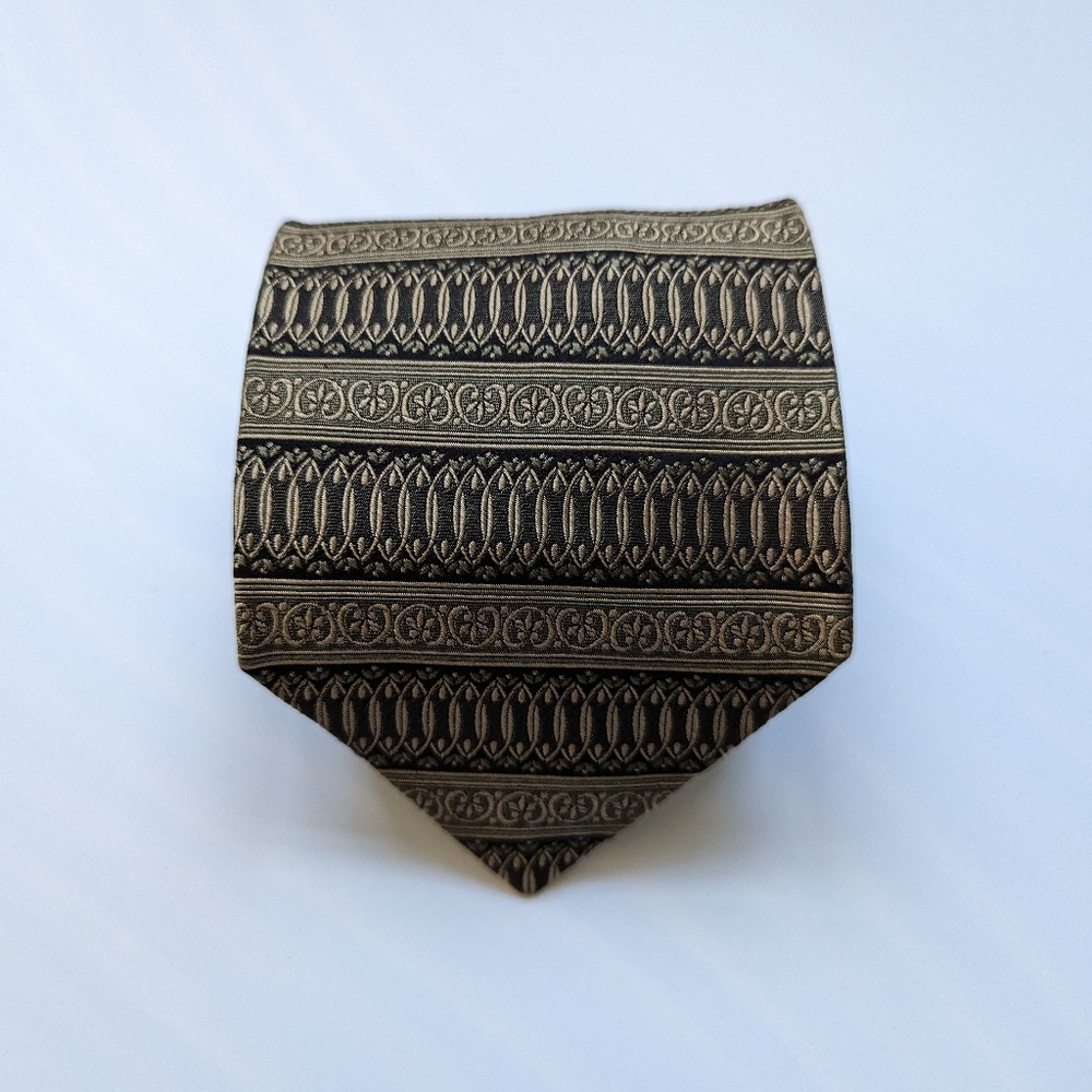 Roundtree and Yorke Tie